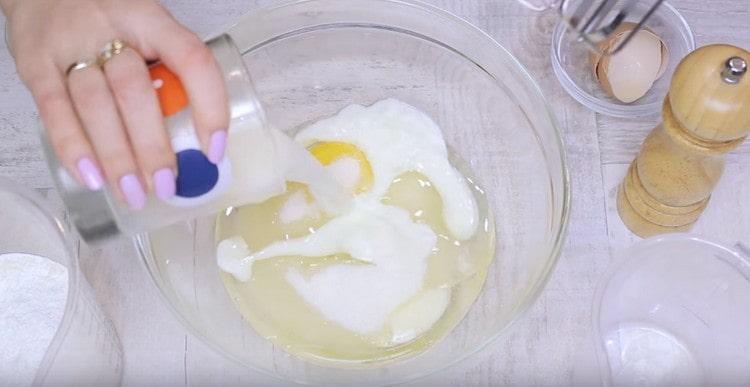 We introduce milk into the mass.