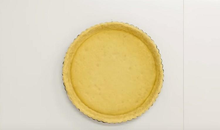 remove the beans and foil from the dough and put it in the oven for another 15 minutes.