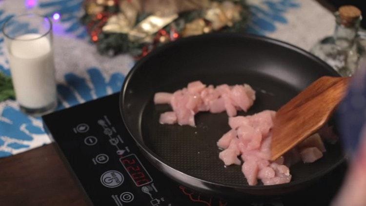 Fry pieces of chicken in a pan.
