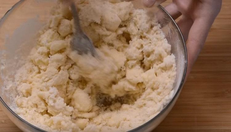 Grind the mass into crumbs.