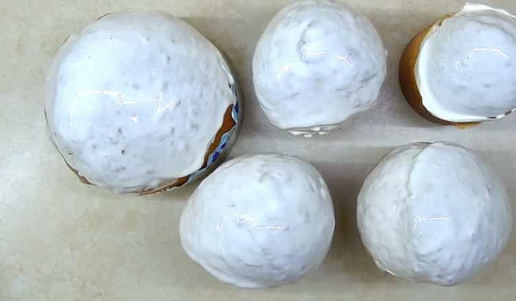 To make a classic Easter cake with a simple recipe, cover with glaze