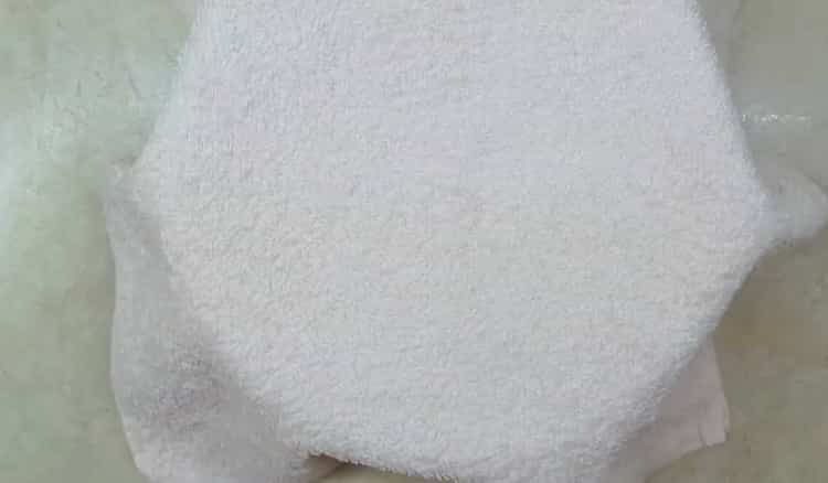 To make a classic Easter cake with a simple recipe, make a dough