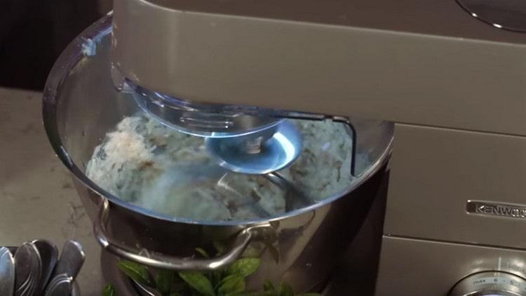 Add the garlic parmesan to the minced meat and mix thoroughly.