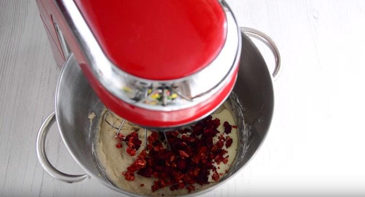 Add candied fruits, dried fruits or nuts as you wish.