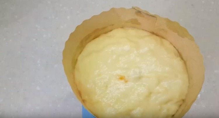 Even in the form, before baking, the cake should rise.