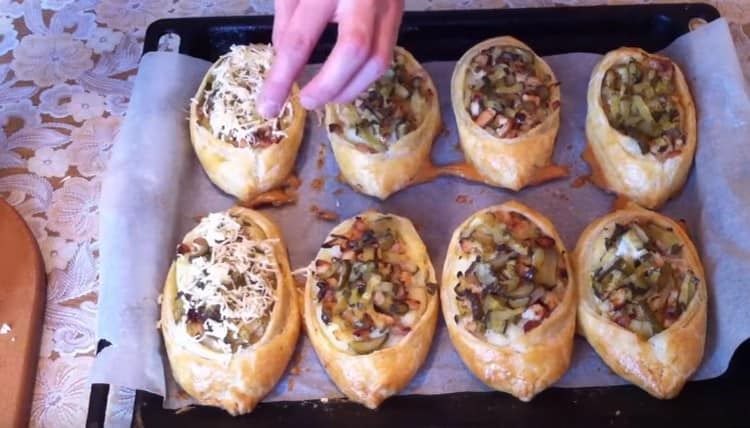 a few minutes before cooking, sprinkle the patties with grated cheese.