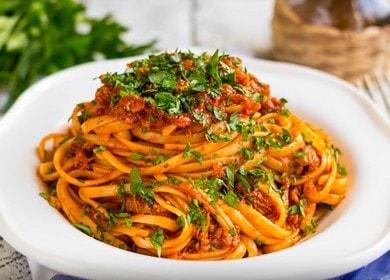 Cooking appetizing navy pasta with stew according to the recipe with a photo.