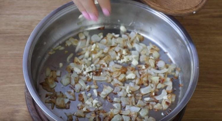 Add the garlic to the pan to the onion.