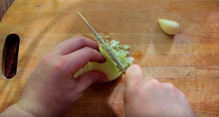 Finely chop the onion.