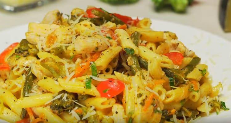such pasta with vegetables is very nutritious and aromatic.