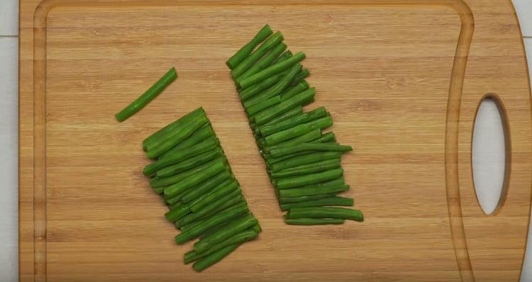 Cut green beans in half.