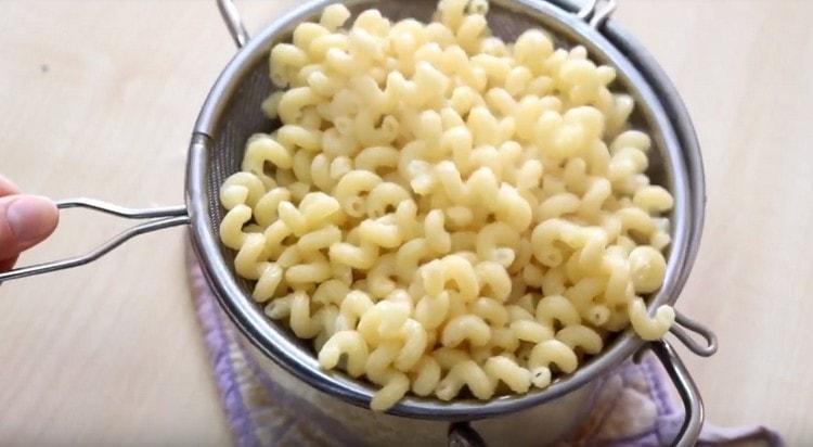 Throw the pasta onto a sieve or colander.