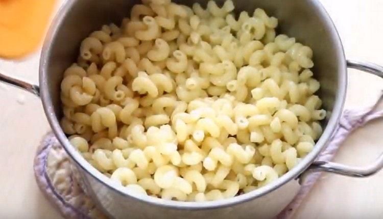 We put the pasta back into the pan.