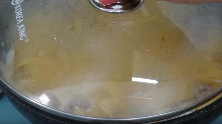 We cover the pan with a lid and simmer the dish until the pasta is ready.