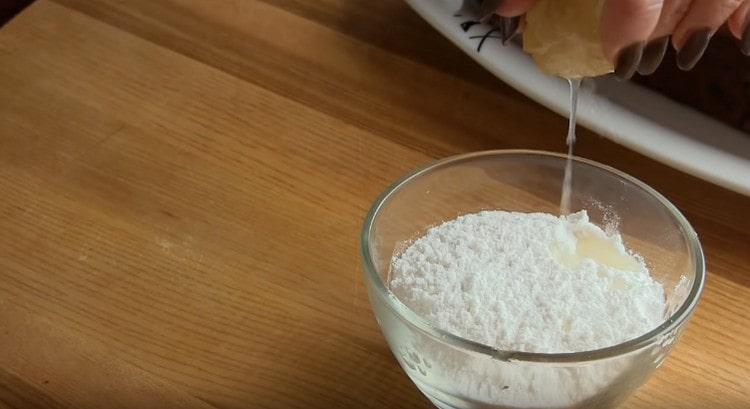 To make the icing, combine the icing sugar with lemon juice.