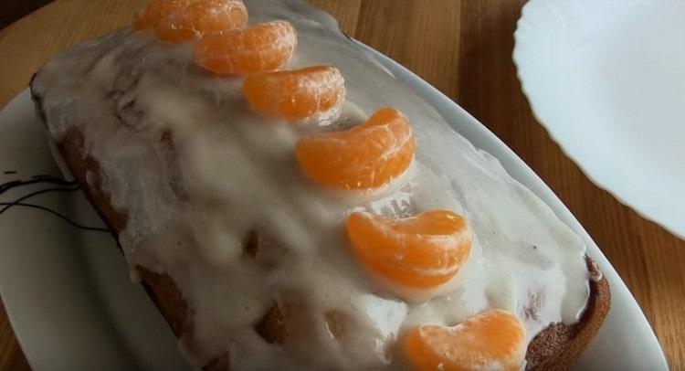 Decorate the product with tangerine slices.