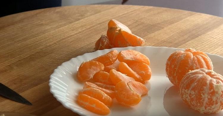 We clean tangerines, divide into slices.
