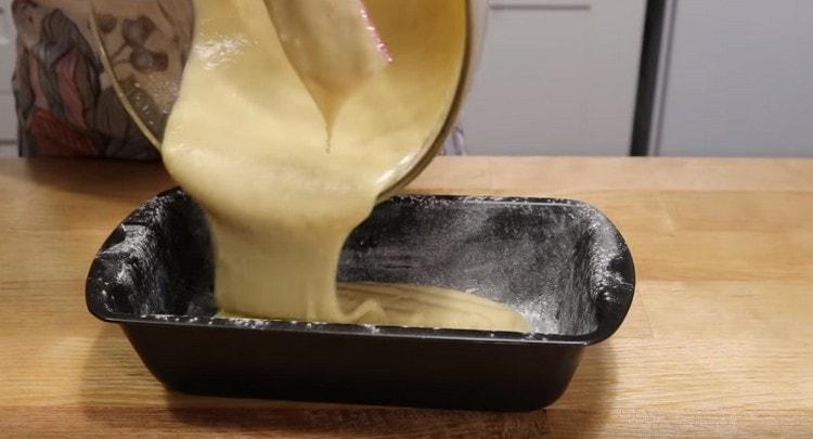 Pour the dough into a previously prepared form.