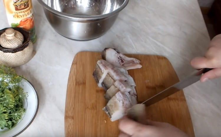 We cut the fish in portions.