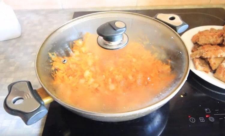 Stew vegetables under the lid.