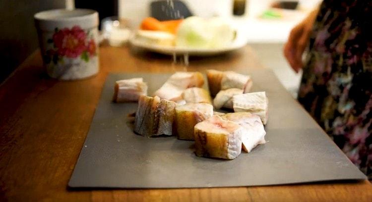 Salt the pieces of fish.