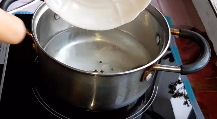 Add sugar, salt, pepper, bay leaf, cloves to the water.