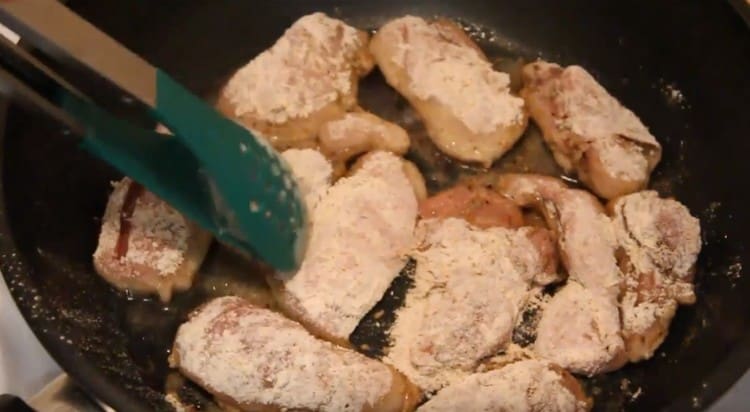 put the breaded milk in a pan with hot vegetable oil.