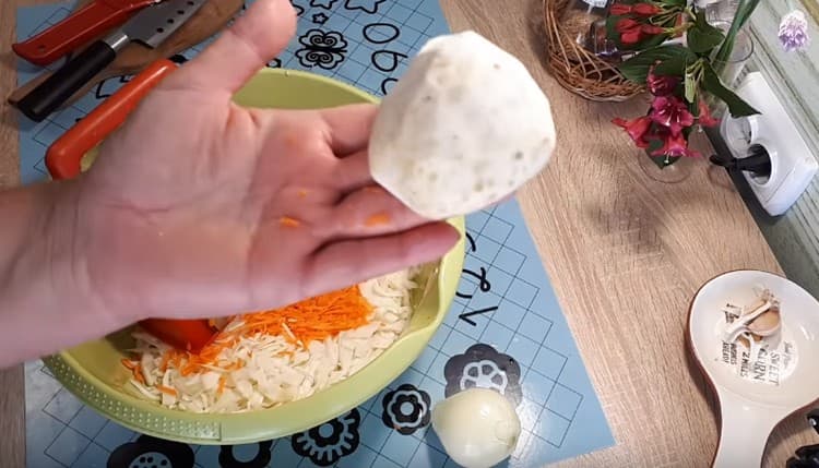 We also rub celery to vegetables.