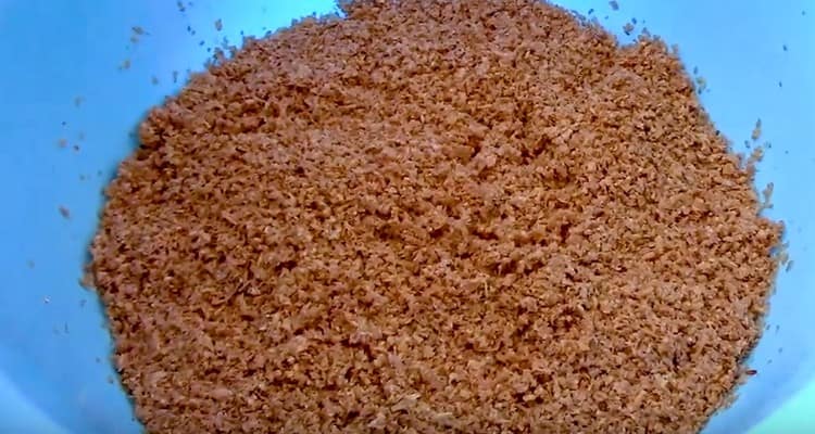 Mix bran with whey and leave to swell.