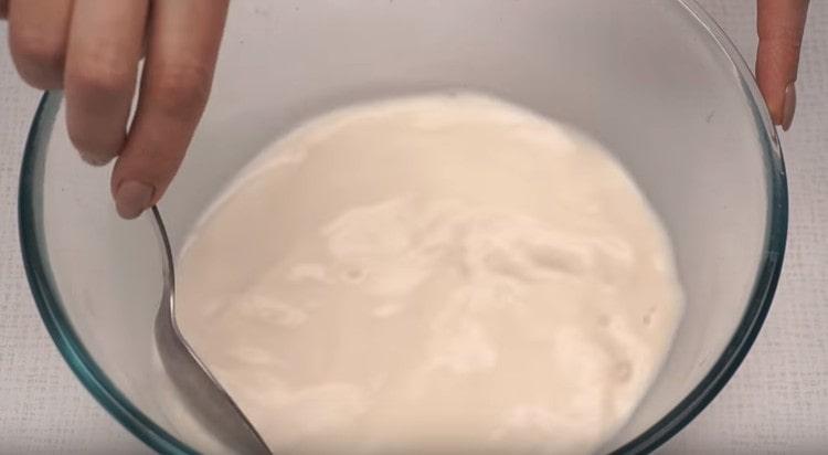 Mix the mass until smooth and put in a warm place.