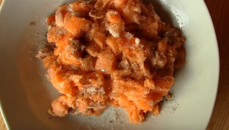 Salt and pepper the pieces of fish.