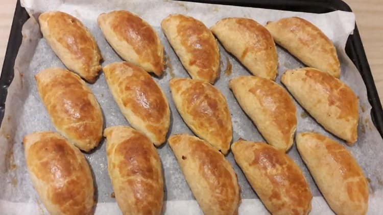 Puffs of puff yeast dough ready.