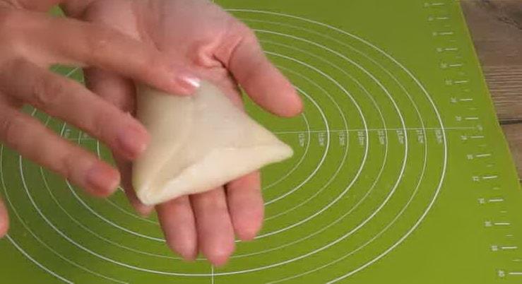 Puff pastry pies with apples: a step by step recipe with photos