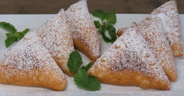 puff pastry with apples ready