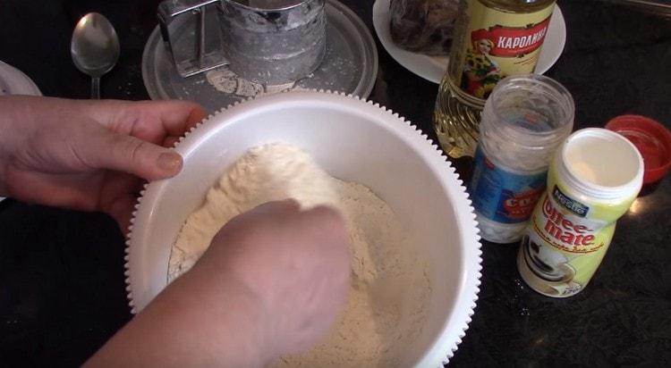 Mix the dry ingredients well to make the dough.