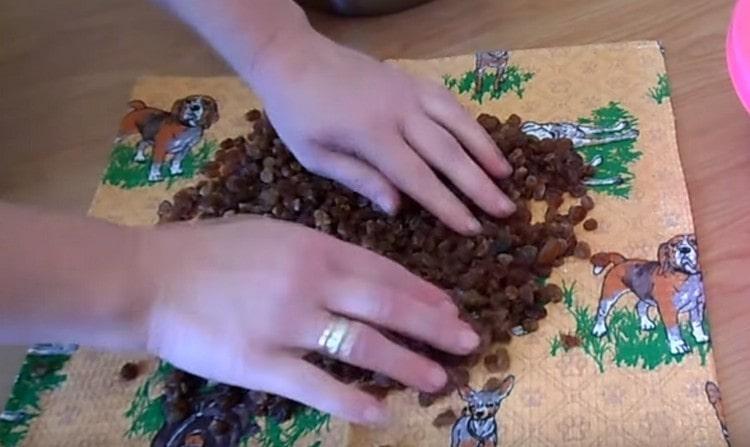 We throw raisins on a colander or sieve, and then lay them out on a kitchen towel to get rid of moisture.