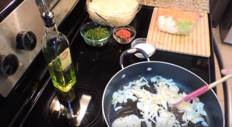 First, fry the onions in a pan.