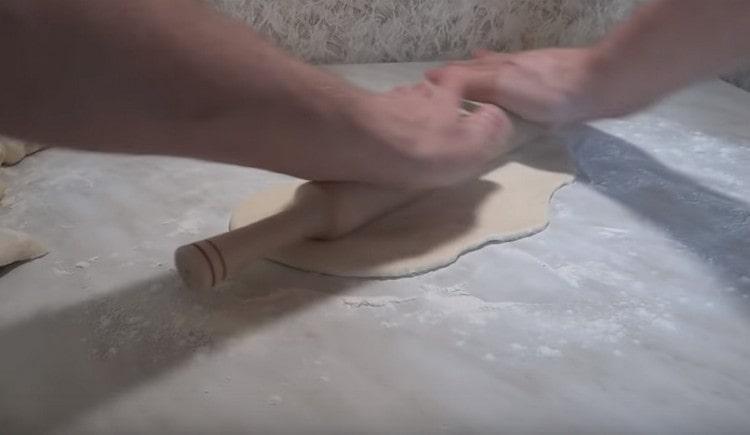Roll out the dough into a thin layer.