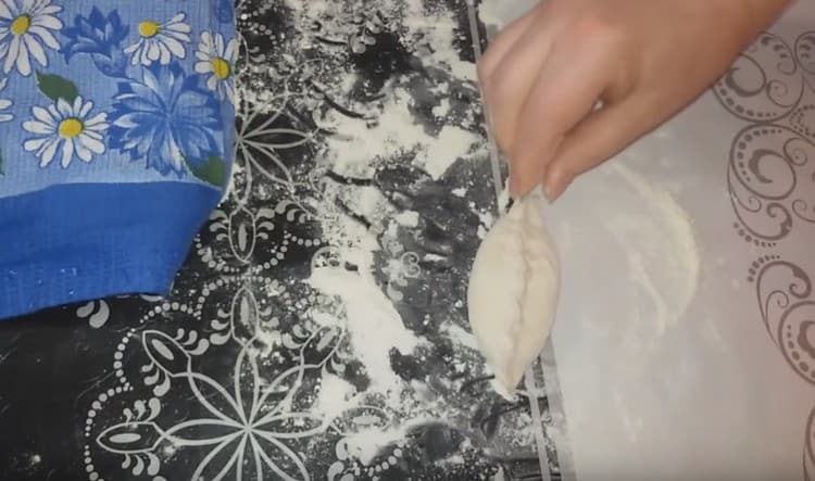 Pinch the edges of the pie.