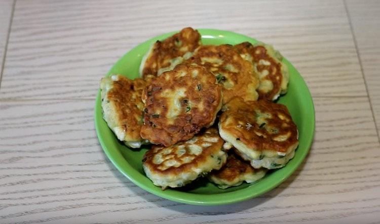 Such lazy pies with onions and eggs is not difficult to prepare.