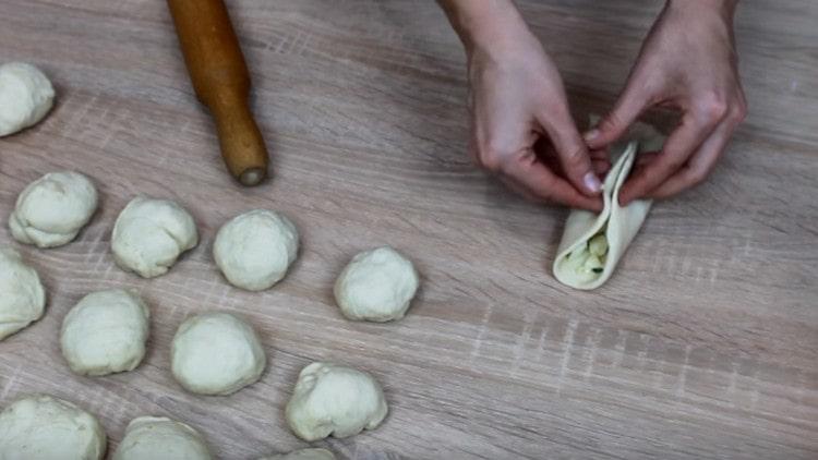 Putting the filling on the center of the tortillas. gently pinch the edges of the pie.
