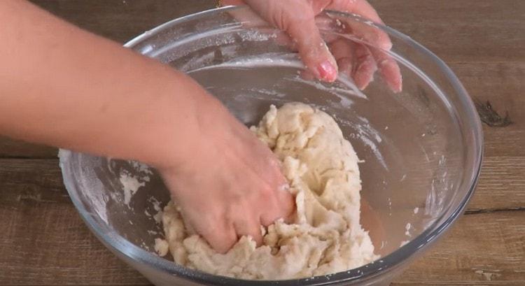 Knead the dough.