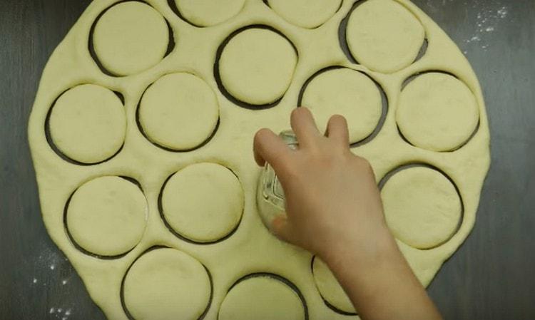 Squeeze round billets from a dough with a glass.