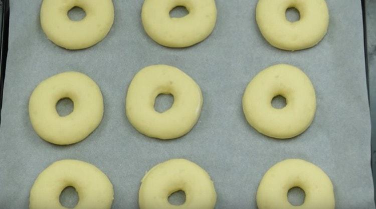 On a baking sheet, donuts should slightly increase in volume.