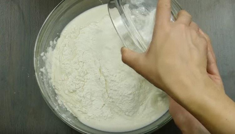 Add the flour, knead the dough.