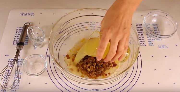 Add raisins and juice to sugar with vegetable oil.