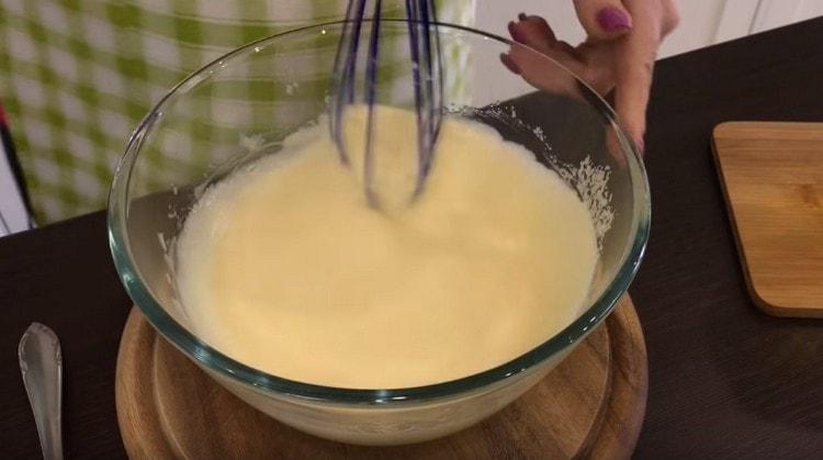 Mix the liquid ingredients.