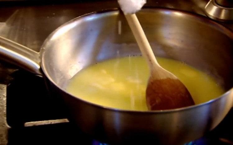 We combine water with milk, add butter.