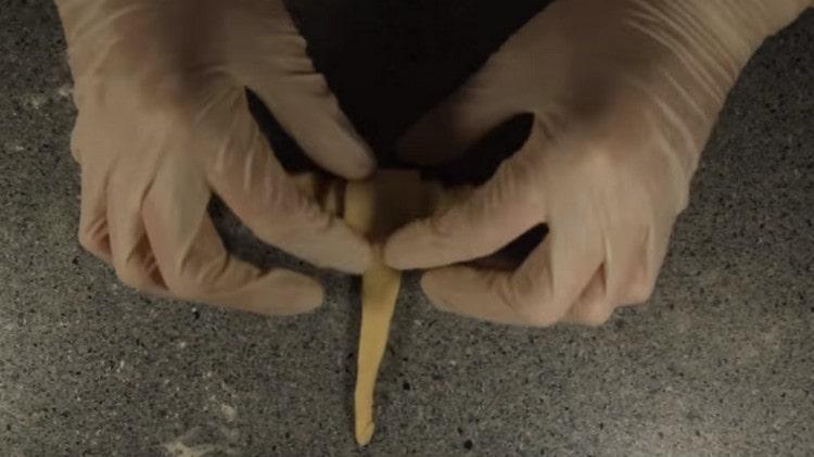 We wrap the dough with a roll and get a croissant.