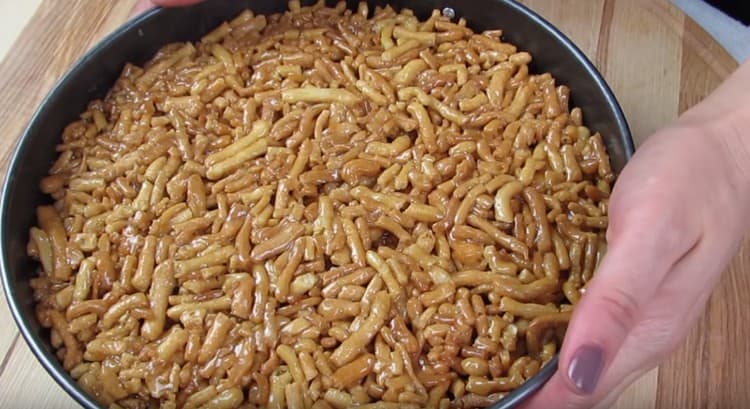 We put a treat in the refrigerator so that it freezes.